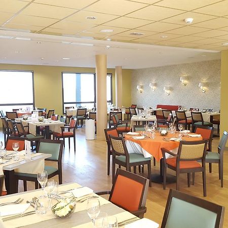 Residence Seniors Domitys Les Hautes Feuilles แร็งส์ ภายนอก รูปภาพ