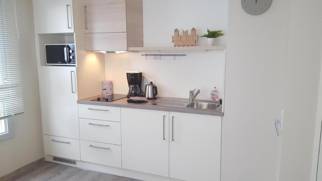Residence Seniors Domitys Les Hautes Feuilles แร็งส์ ภายนอก รูปภาพ