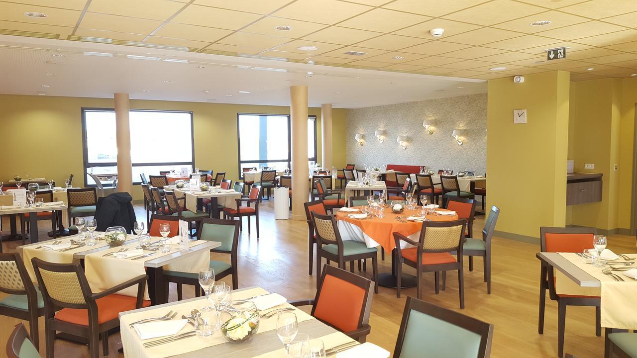 Residence Seniors Domitys Les Hautes Feuilles แร็งส์ ภายนอก รูปภาพ